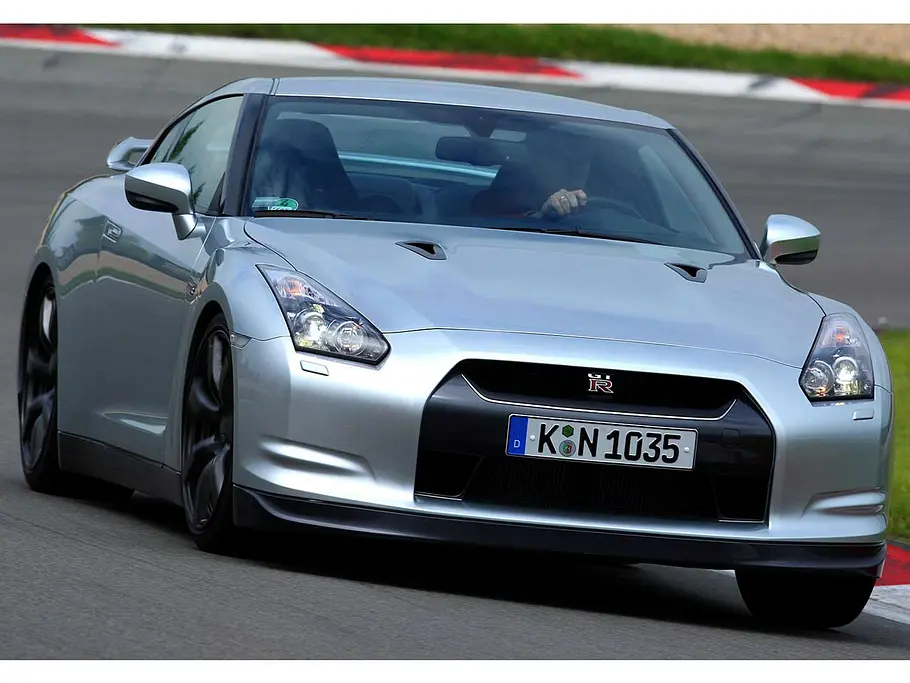 NISSAN GT-R Schnelle Serienautos - Nissan GT-R