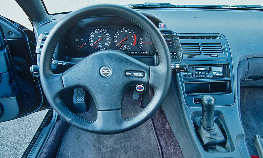 Nissan 300ZX Das Cockpit des Nissan 300ZX.