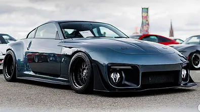 Blick von vorne schräg auf den 350Z Slantnose. - Foto: Instagram/ryo_photograph0105