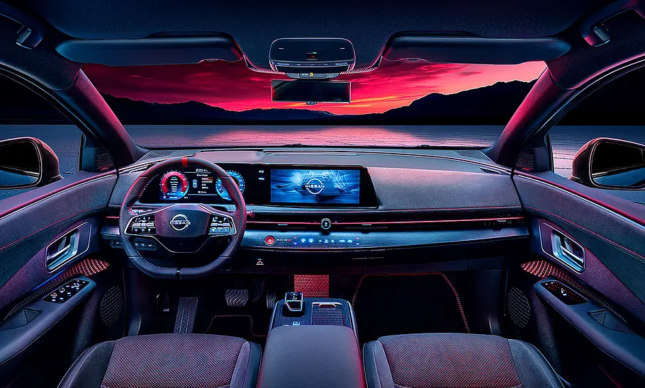 Nissan Ariya Nismo (2024) Nissan Ariya Nismo (2024); Blick in den Innenraum eines Autos.