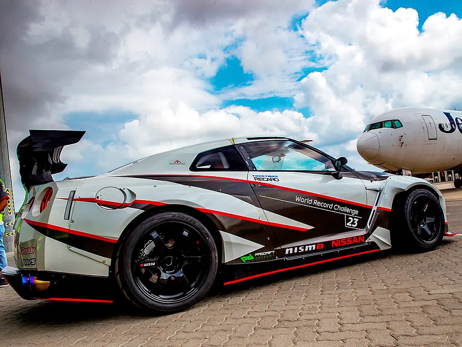 Drift-Weltrekord mit Nissan GT-R Drift-Weltrekord mit Nissan GT-R