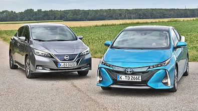 Nissan Leaf/Toyota Prius - Foto: Zbigniew Mazar