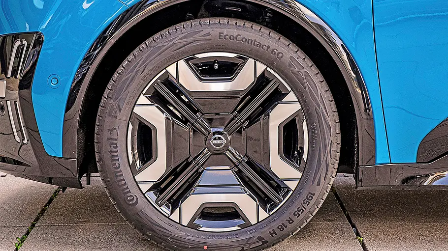 Detailansicht auf das Vorderrad des Nissan Micra (2026).