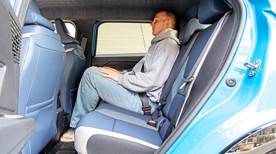Blick in den Fond des Nissan Micra (2026).