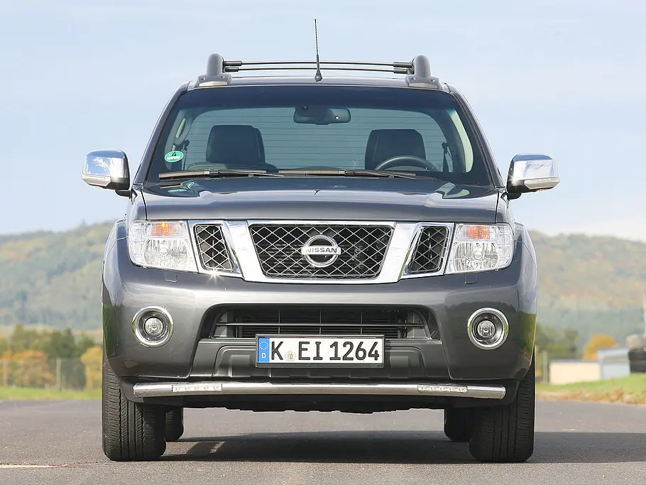 Nissan Navara 2.5 dCi Nissan Navara 2.5 dCi mit 180 km/h Spitze