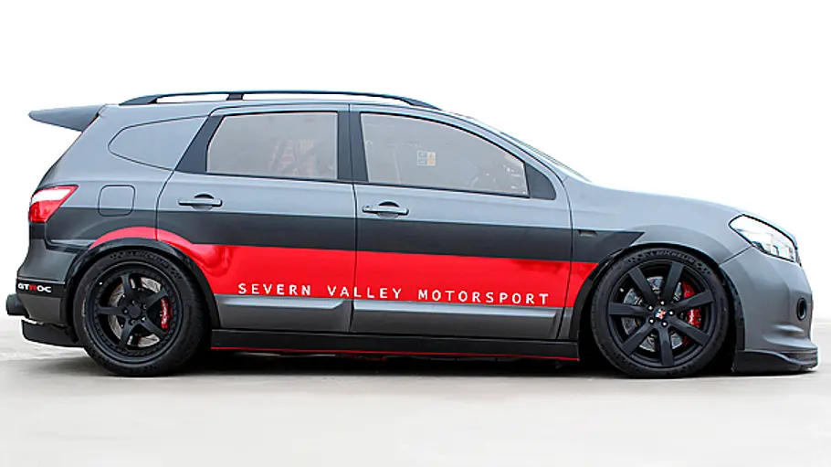 Der Nissan Qashqai-R von SVM stehend seitlich