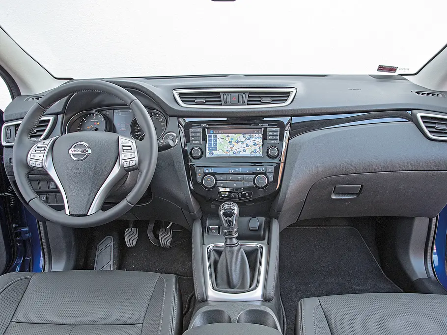 Nissan Qashqai 1.6 dCi ALL-MODE 4x4i Kompakt-SUV Vergleich Bilder technische Daten Cockpit