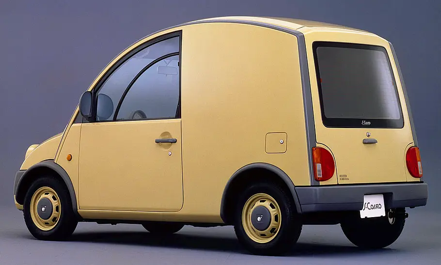 Nissan S-Cargo von schräg hinten fotografiert.
