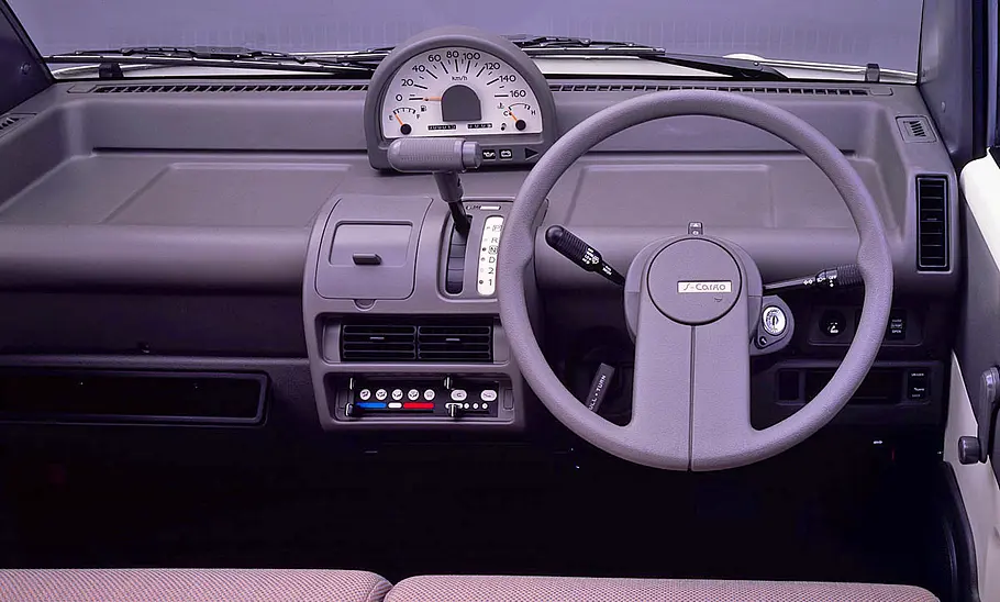 Nissan S-Cargo Das Cockpit des Nissan S-Cargo.