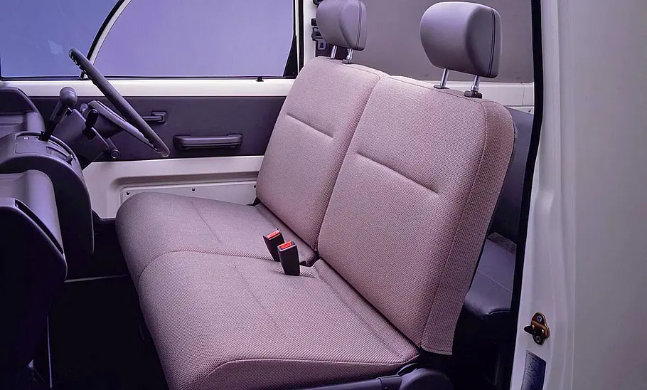 Nissan S-Cargo Der Innenraum des Nissan S-Cargo.