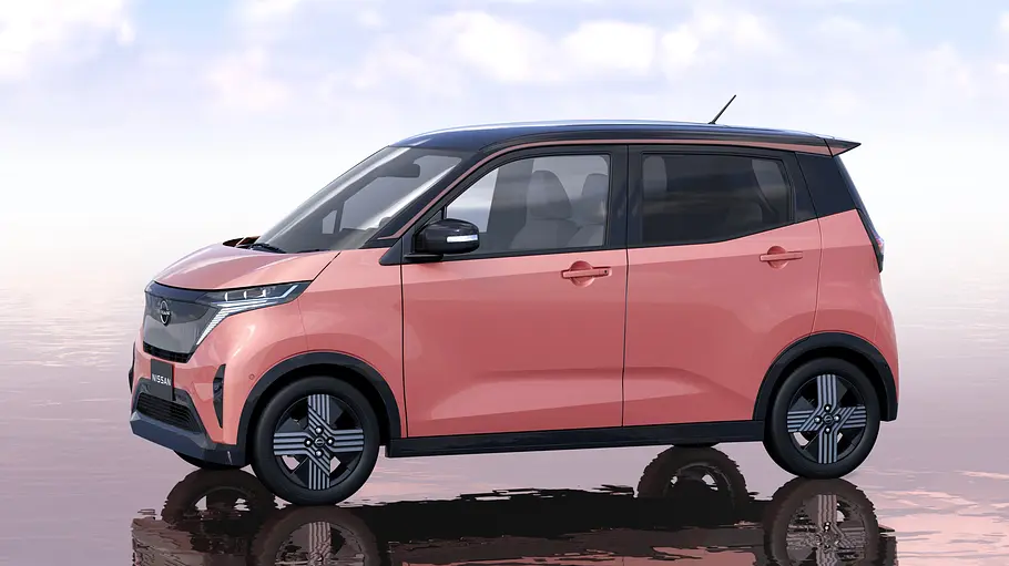 Der Nissan Sakura statisch von schräg vorne links.