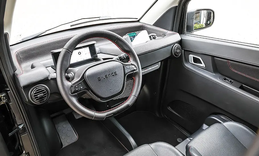 Das Cockpit des Silence S04 Nanocar (2024).