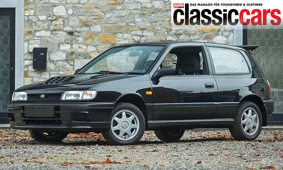 Nissan Sunny GTI-R Der Nissan Sunny GTI-R stehend von schräg vorne.