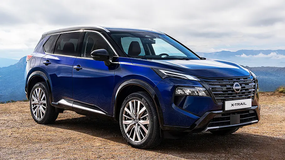 Blick von schräg vorne auf den Nissan X-Trail e-Power (2026).