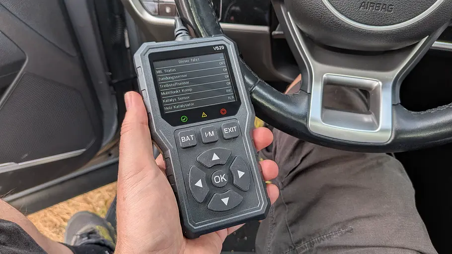 OBD2-Diagnosegeräte im Test Porfoyo OBD2-Diagnosegerät im Test, fotografiert von oben.