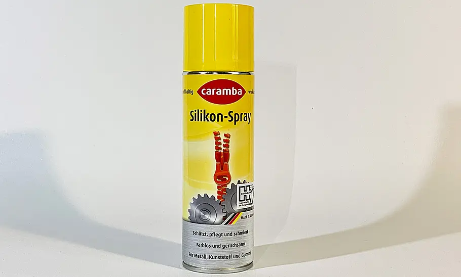 Caramba Silikonspray Das Caramba Silikonspray stehend.