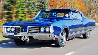 Oldsmobile 98 Holiday Coupé: Classic Cars - Foto: AUTO ZEITUNG
