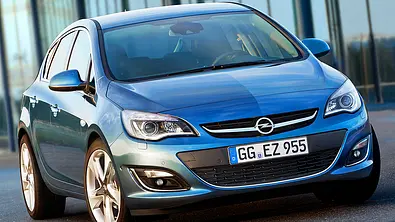 Opel Astra Facelift (2012) - Foto: Opel