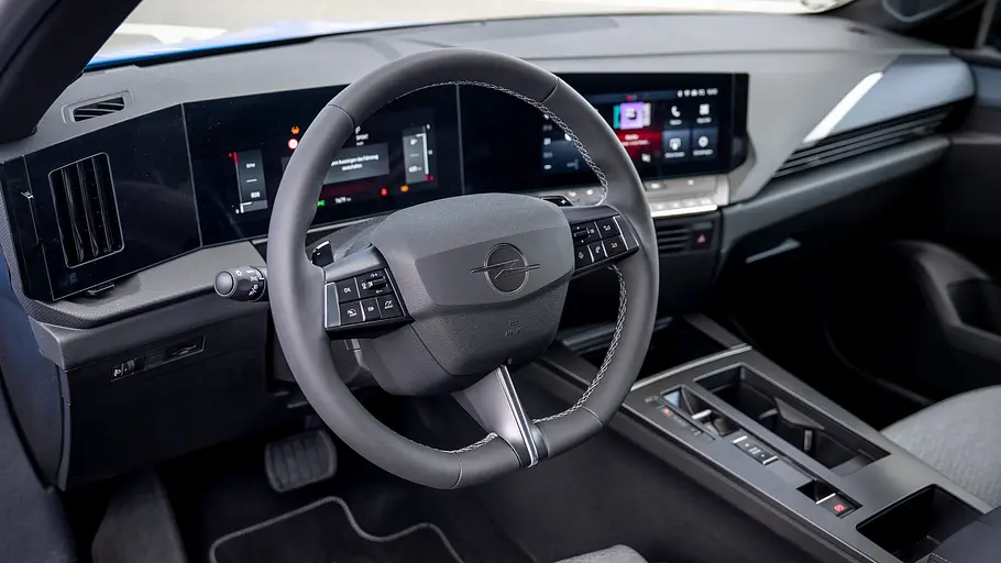 Opel Astra Facelift Das Cockpit des Opel Astra Facelift.