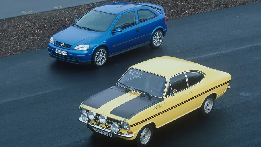 Opel Astra OPC und Rallye-Kadett stehend von oben.