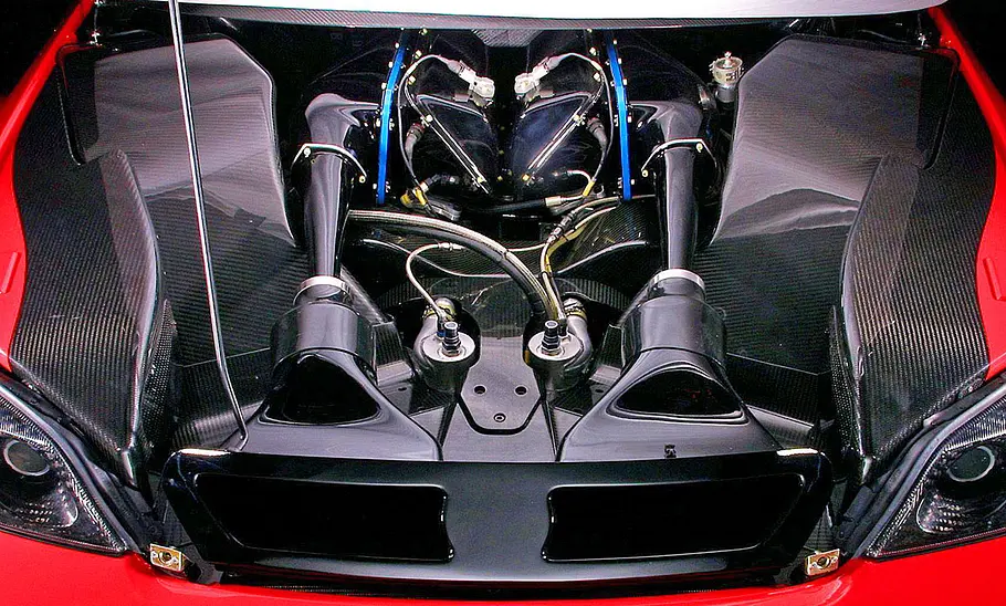 Der Motor (V8) des Opel Astra OPC X-treme (2001).