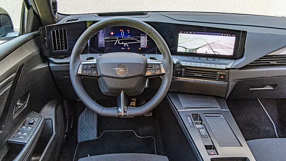 Das Cockpit des Opel Astra Sports Tourer.