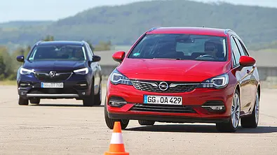 Opel Astra Sports Tourer/Opel Grandland X - Foto: Niklas Gotta