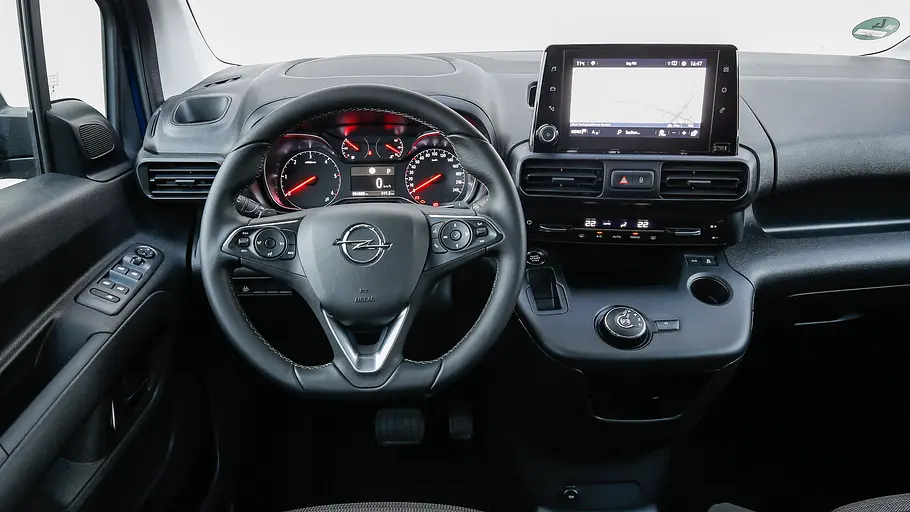 Das Cockpit des Opel Combo (2018).