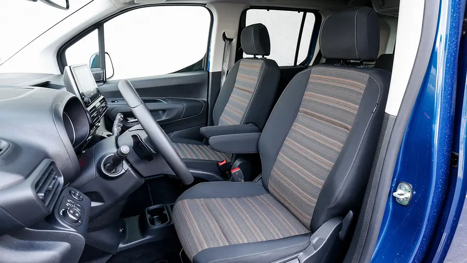 Die vorderen Sitze des Opel Combo (2018).
