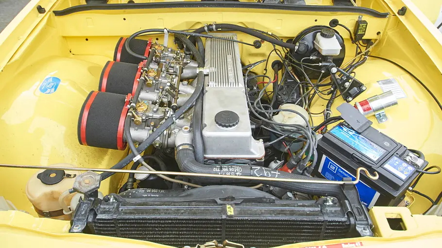 Der Motor des Opel Commodore GS/E. 