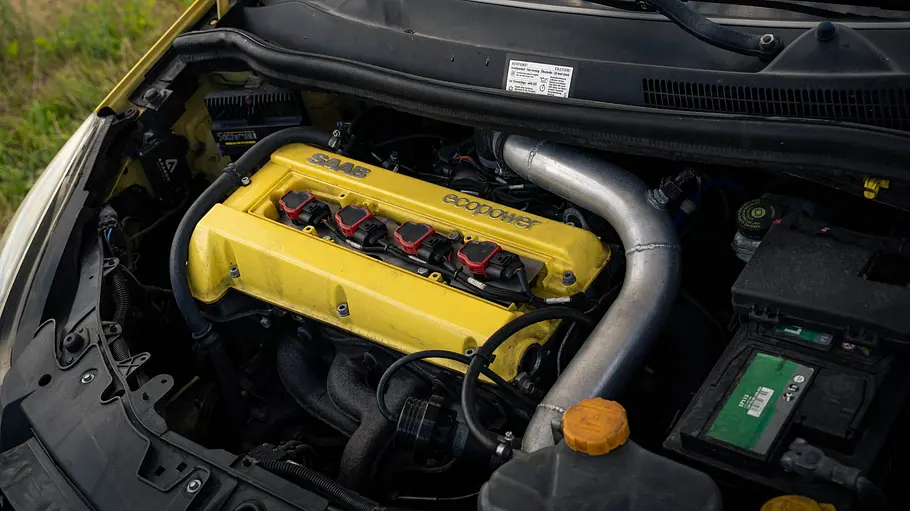 Motor des Opel Corsa OPC von KCPerformance, fotografiert von schräg oben.