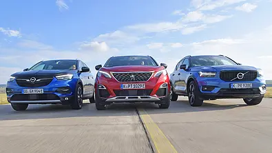Opel Grandland X Hybrid4/Peugeot 3008 Hybrid4/Volvo XC40 Recharge T5 - Foto: Zbigniew Mazar
