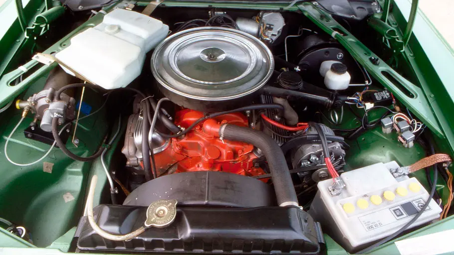 Der Motor des Opel Diplomat V8. 