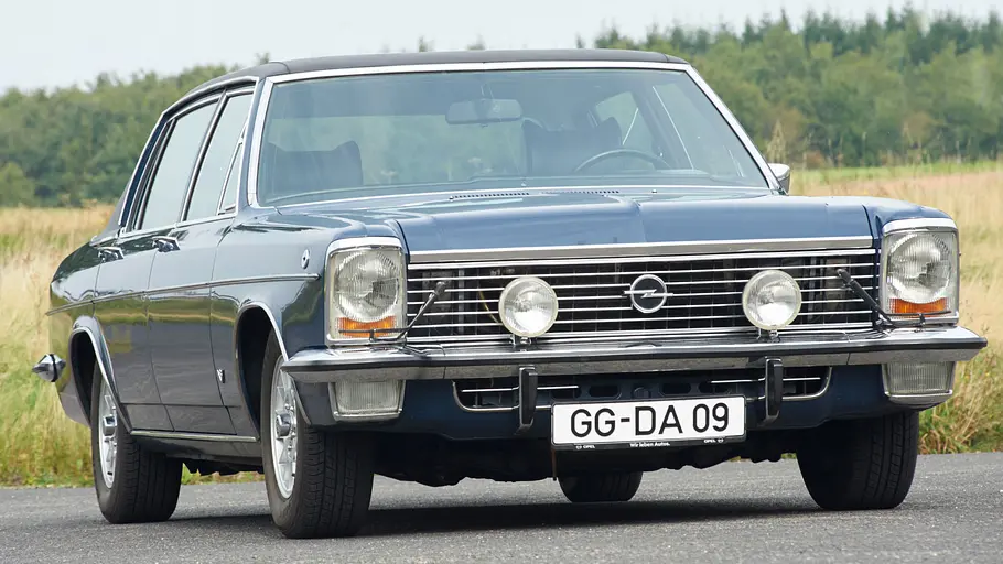 Opel Diplomat V8 Opel Diplomat V8 statisch von schräg vorne fotografiert.