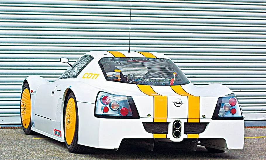 Opel Eco-Speedster statisch von schräg hinten fotografiert.