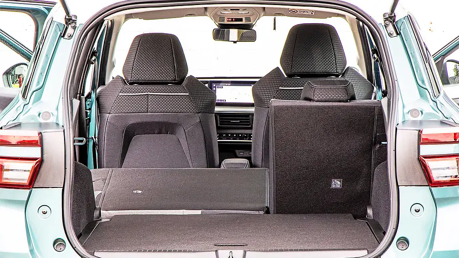 Blick in den Kofferraum des Opel Frontera.