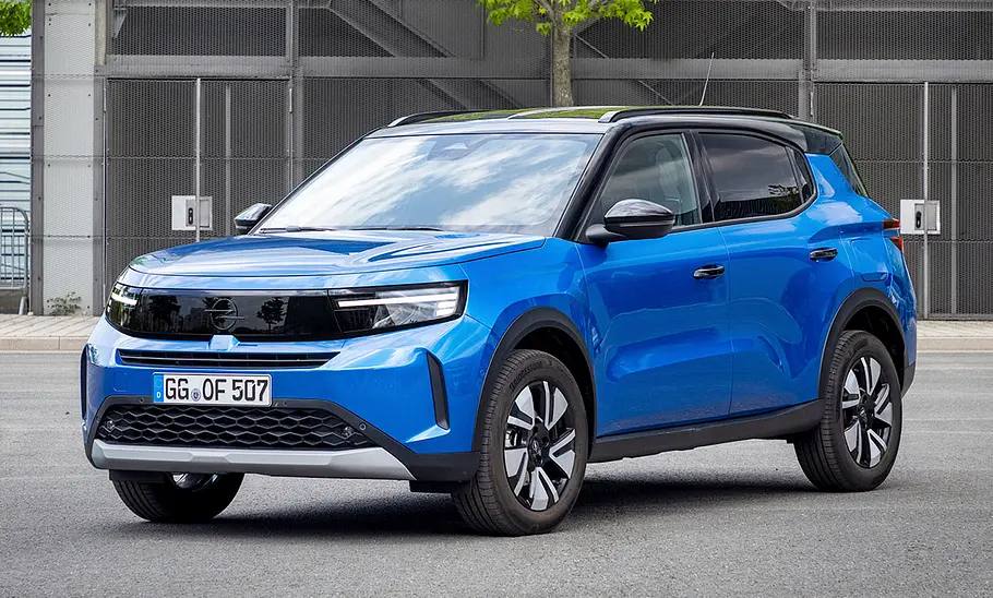 Opel Frontera (2024) Der Opel Frontera (2024) stehend von schräg vorne fotografiert.