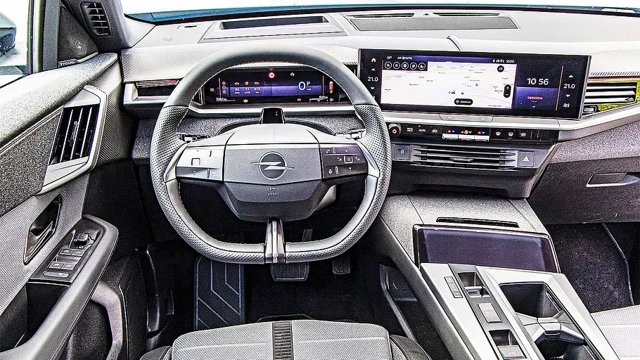 Opel Grandland Blick auf die Armaturen im Innenraum des Opel Grandland.
