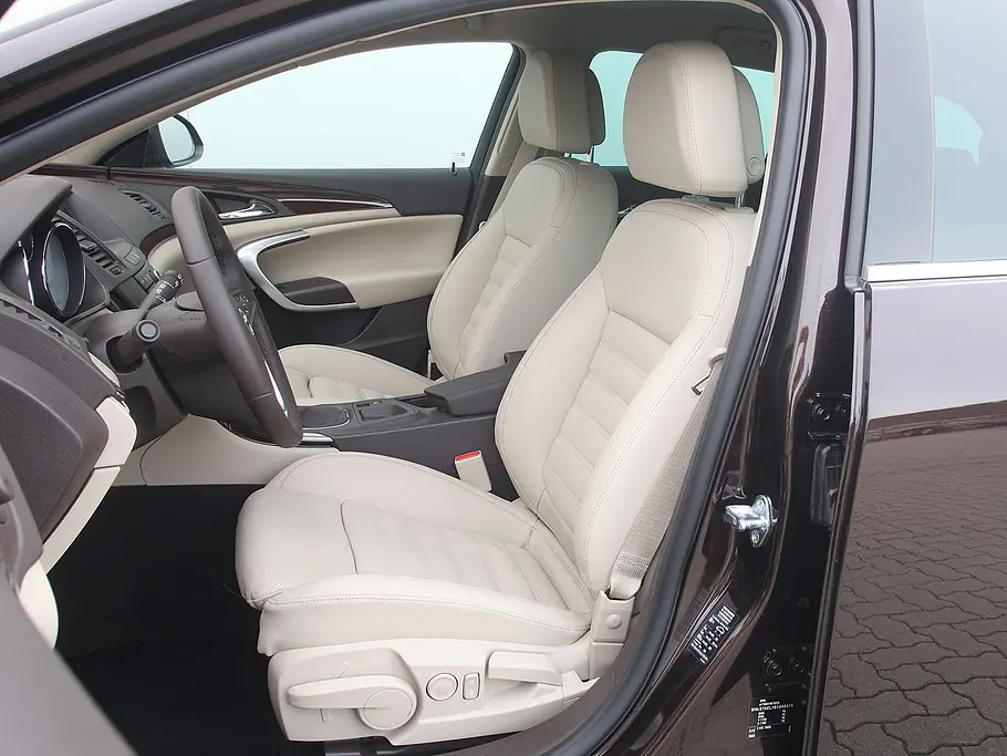 Opel Insignia Sports Tourer 2.0 CDTI Vordersitze des Opel