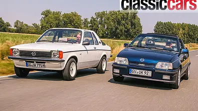 Der Opel Kadett C Aero und der Opel Kadett E GSi Cabrio fahrend von schräg vorne fotografiert. - Foto: Niklas Gotta