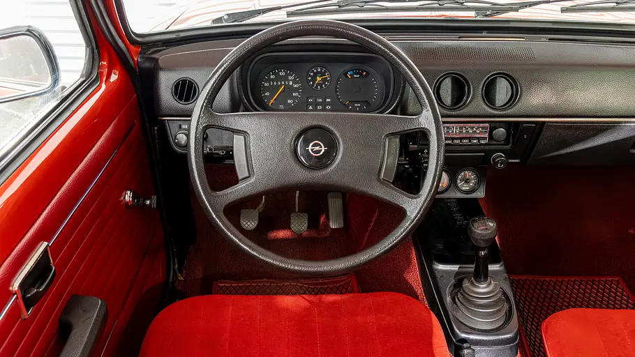 Das Cockpit des Opel Kadett C City