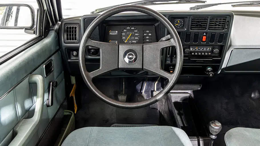 Das Cockpit des Opel Kadett D Berlina