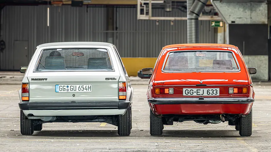 Opel Kadett D Berlina und C City stehend von hinten