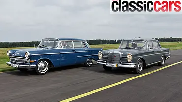 Opel Kapitän P 2.6/Mercedes 220 SEb fahren nebeneinander - Foto: AUTO ZEITUNG Archiv