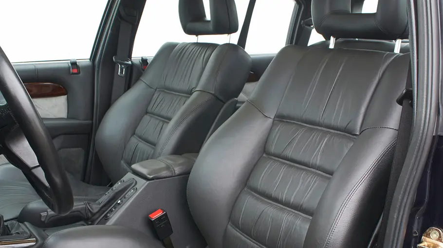 Die Sitze des Opel Lotus Omega.