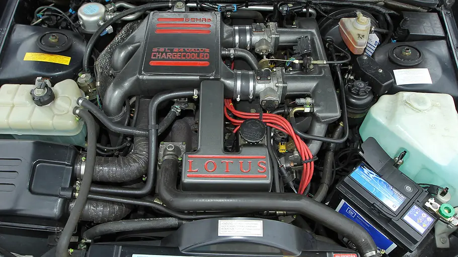Der Motor des Opel Lotus Omega.