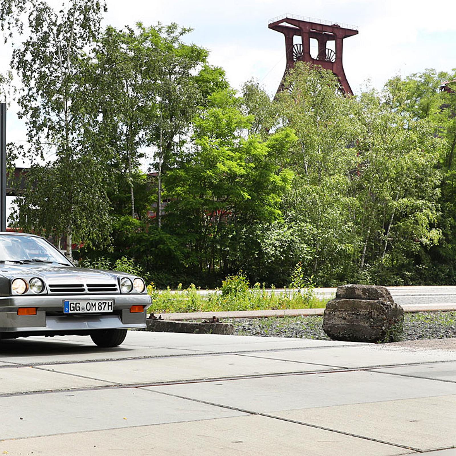 Opel Manta B SR blau euromodell in der Modellauto