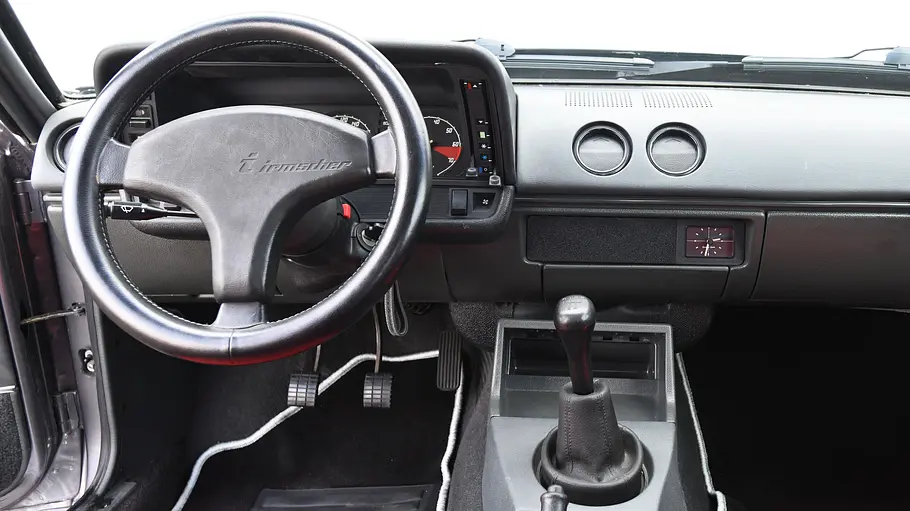 Das Cockpit des Opel Manta C.