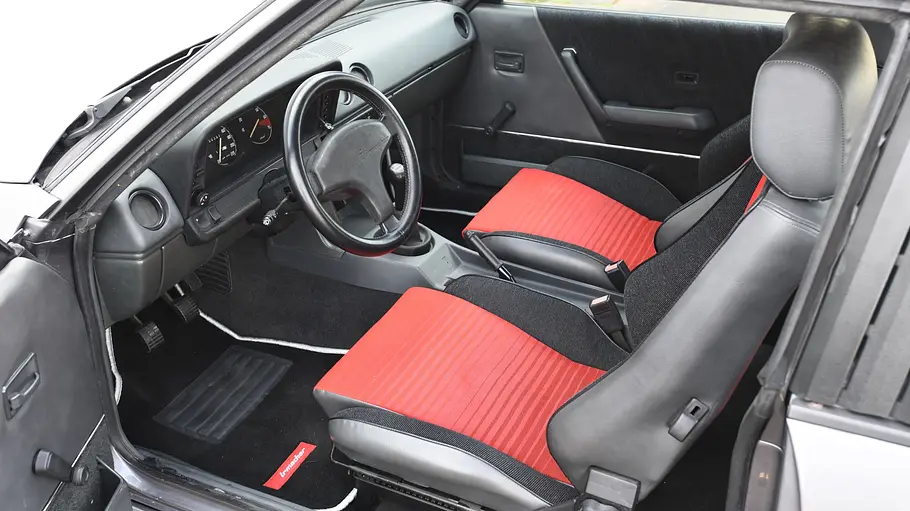 Die Sitze des Opel Manta C.