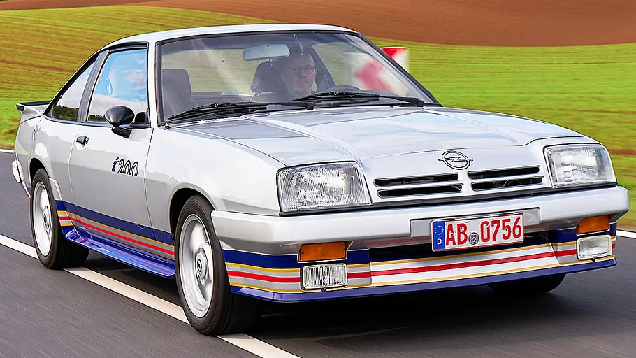 Opel Manta i200 Der Opel Manta i200 fahrend von vorne
